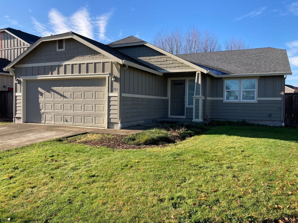 4232 SE Chartwell St in Albany, OR - Building Photo