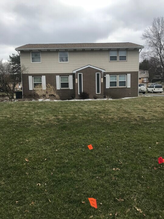 2960 Thackeray Ave NW in Massillon, OH - Building Photo