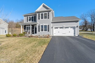 2 Birch Ct in Troy, NY - Building Photo