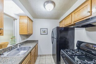 Chamberlain I & II Apartments in Dayton, OH - Building Photo