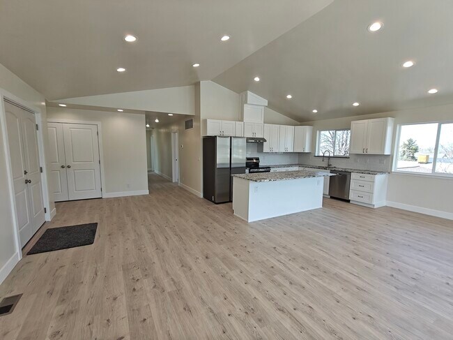 6662 S Highland Dr, Unit B in Cottonwood Heights, UT - Building Photo - Building Photo