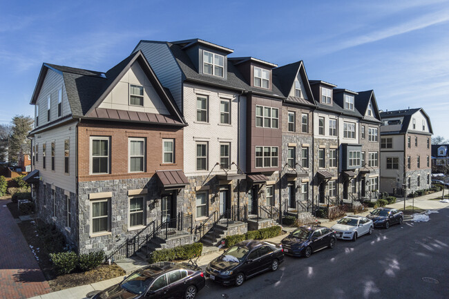 Carver Place in Arlington, VA - Foto de edificio - Primary Photo