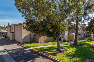 1721 Melrose Ave in Chula Vista, CA - Foto de edificio - Building Photo