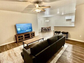 203 Gray St in Yukon, OK - Building Photo - Building Photo