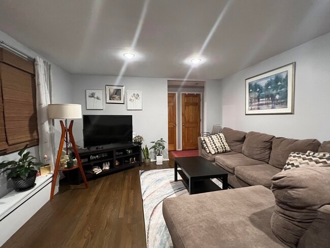 72 Clark Ct in Rutherford, NJ - Building Photo - Building Photo