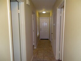 7247 Barton Oaks Dr in Houston, TX - Building Photo