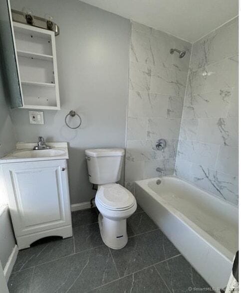 455 E Main St, Unit 3L in Bridgeport, CT - Building Photo - Building Photo