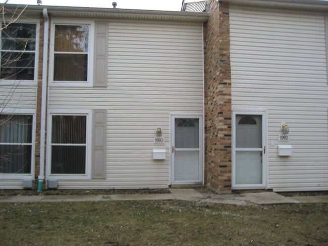 1980 Huntington Blvd in Hoffman Estates, IL - Foto de edificio - Building Photo