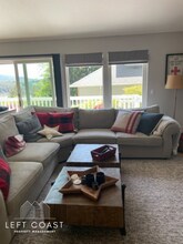 1545 NE Regatta Way in Lincoln City, OR - Building Photo - Building Photo