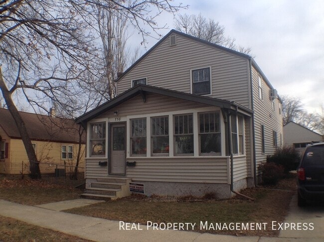 2 Bedroom 1 Bathroom Lower Level Unit Clos in Sioux Falls, SD - Building Photo - Building Photo