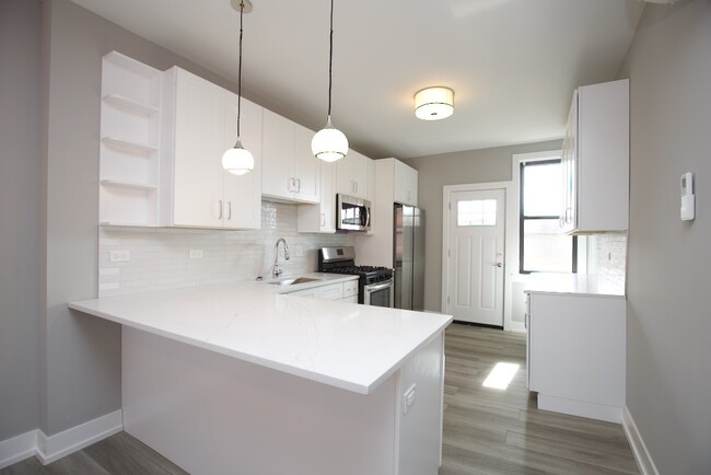 3936 N Janssen in Chicago, IL - Building Photo - Building Photo