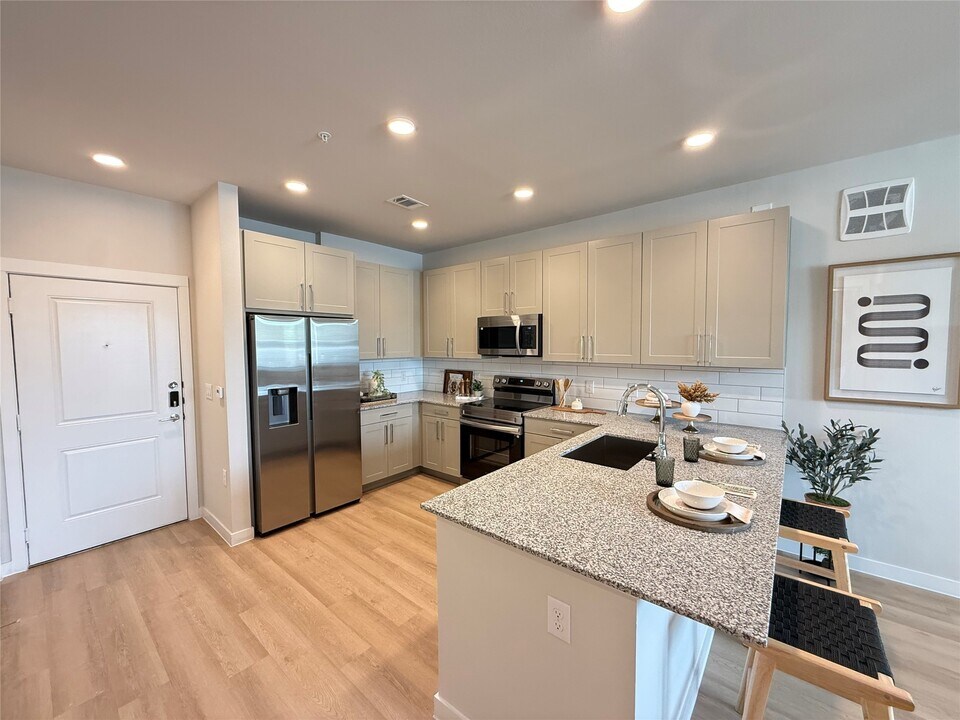 1610 Campbell Rd in Houston, TX - Building Photo
