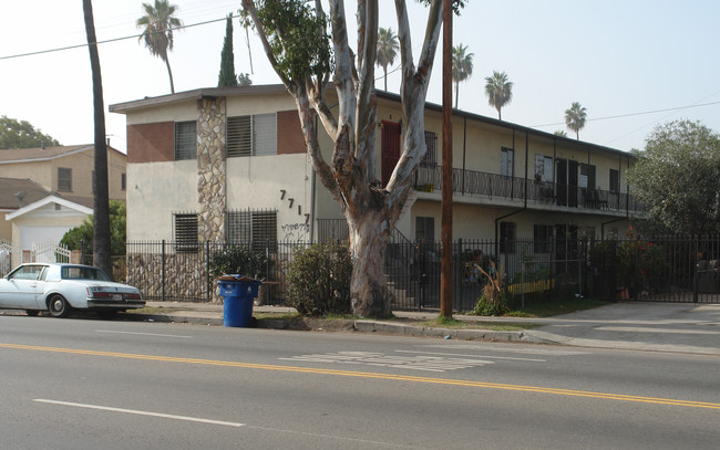 7717 S Main St in Los Angeles, CA - Building Photo - Building Photo