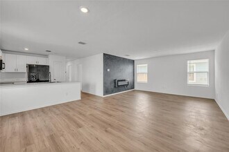 125 Hal Norton Wy in Jarrell, TX - Building Photo - Building Photo