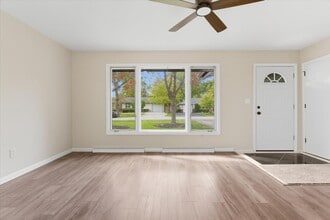 2124 Burr Oak Ln in Lindenhurst, IL - Building Photo - Building Photo