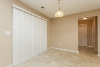 978 Crestworth Crossing in Powder Springs, GA - Building Photo - Building Photo