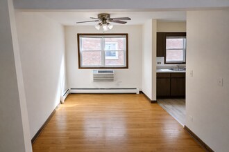 4526 N Seeley Ave, Unit #  02E in Chicago, IL - Building Photo - Building Photo