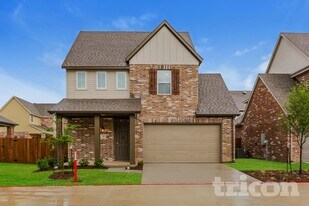 210 Holbeck Cir in Saginaw, TX - Building Photo