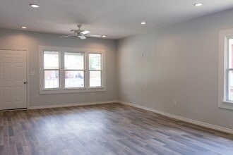 1319 NE 15th St in Oklahoma City, OK - Foto de edificio - Building Photo