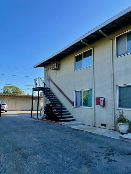 1156 W Hamilton Ave in Campbell, CA - Building Photo