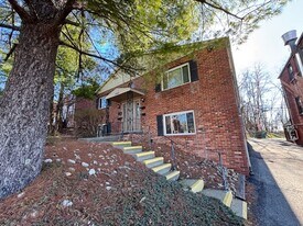 1502 Radford Rd in Pittsburgh, PA - Building Photo