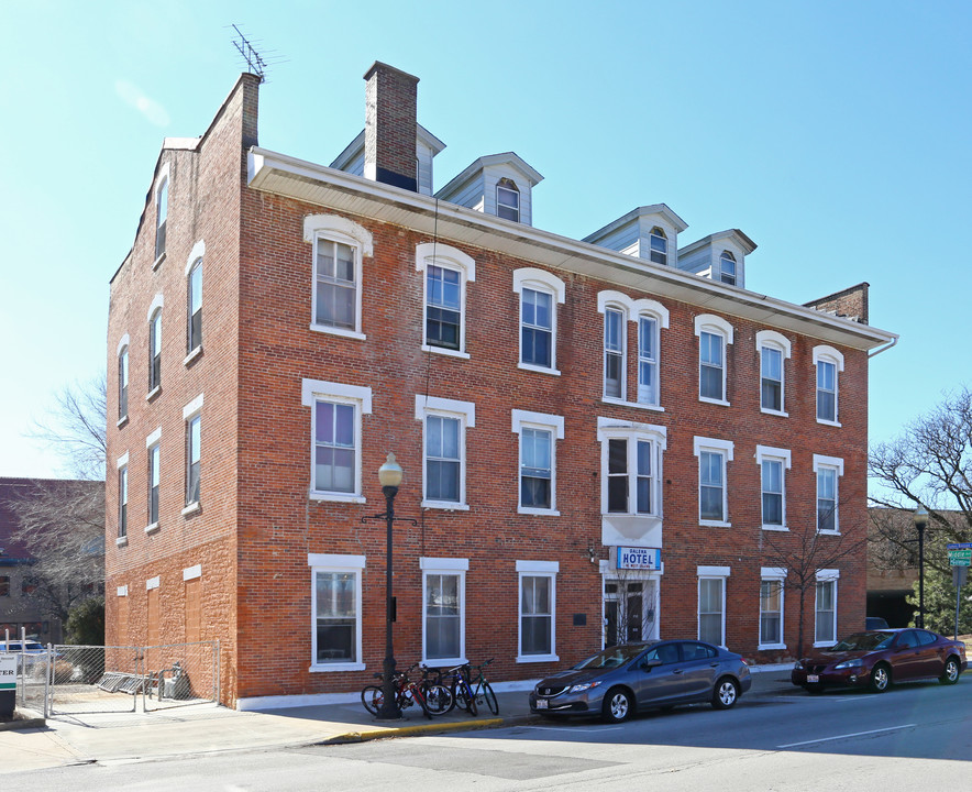 Galena Hotel in Aurora, IL - Building Photo