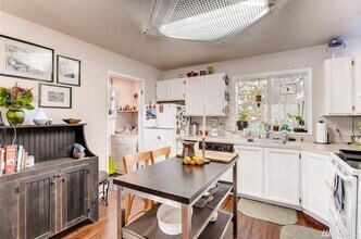 8430 Delridge Way SW, Unit Unit 4 in Seattle, WA - Foto de edificio - Building Photo