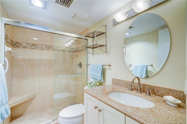 5532 NE Gulfstream Way in Stuart, FL - Foto de edificio - Building Photo