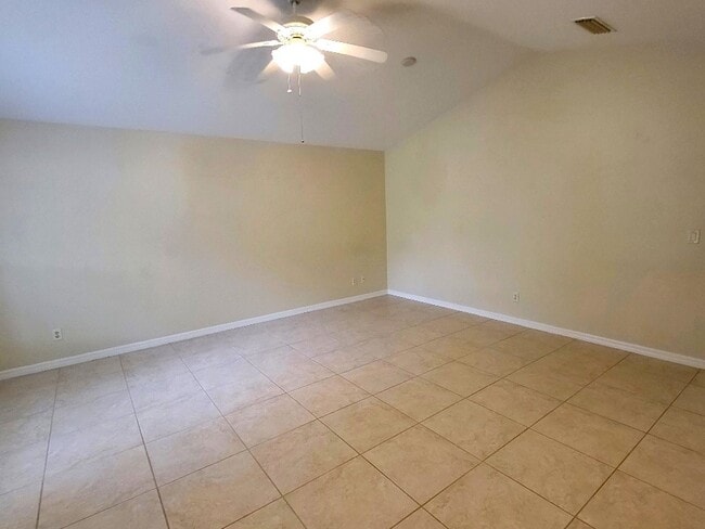 4806 51st Ct in Vero Beach, FL - Building Photo - Building Photo