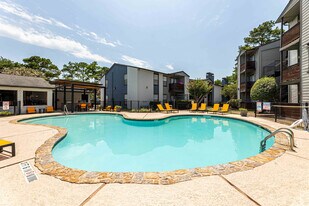 The Gates in Houston, TX - Building Photo