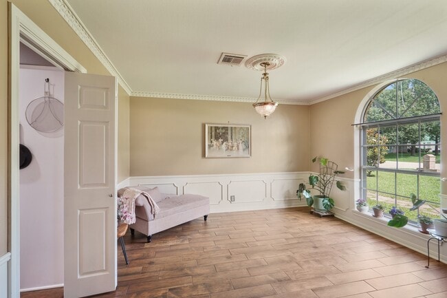 property at 5003 Mockingbird Ln