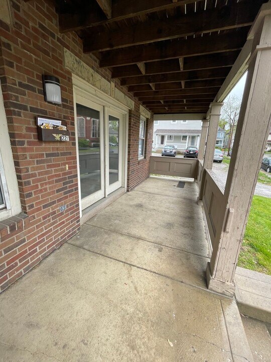 220-222-222 E Norwich Ave in Columbus, OH - Building Photo