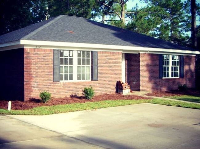 110 Chapel Dr in Tallahassee, FL - Foto de edificio - Building Photo