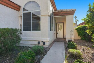 2059 E Huron Ct in Gilbert, AZ - Foto de edificio - Building Photo