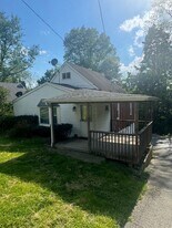 237 Collins Dr in Pittsburgh, PA - Building Photo