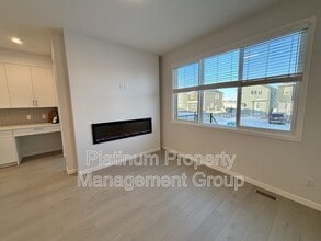 45 Creekview Mnr SW in Calgary, AB - Building Photo - Building Photo