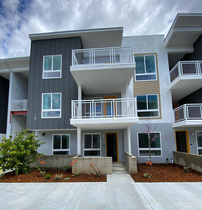 The Villas at Channel Islands in Oxnard, CA - Foto de edificio - Building Photo