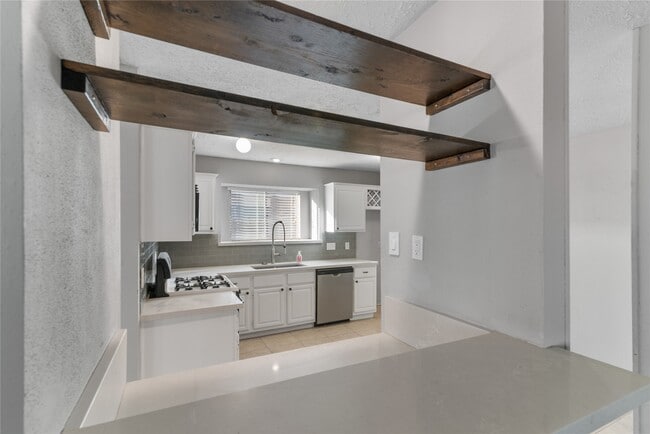 property at 934 Holly Hall Dr