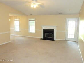 302 Carlisle Ct in Jacksonville, NC - Building Photo - Building Photo