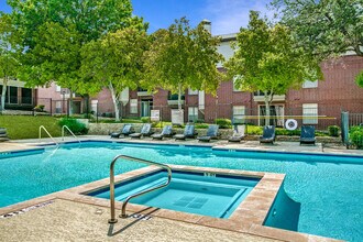 Saratoga in Lewisville, TX - Foto de edificio - Building Photo