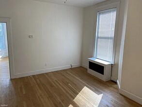 38 Newton St, Unit 1 in Boston, MA - Foto de edificio - Building Photo