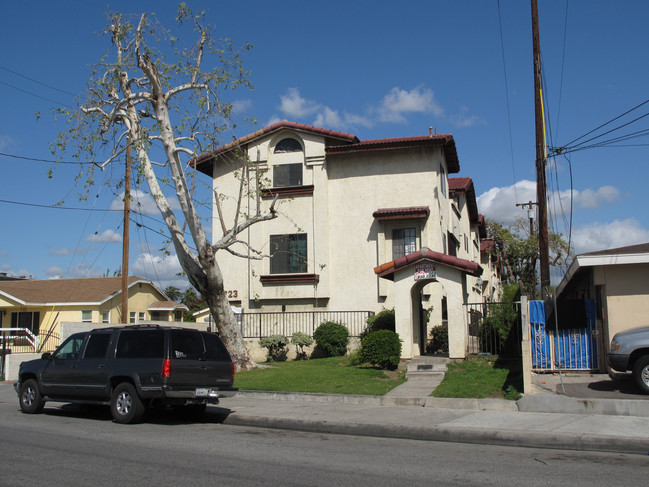 10723 Weaver Ave in El Monte, CA - Foto de edificio - Building Photo