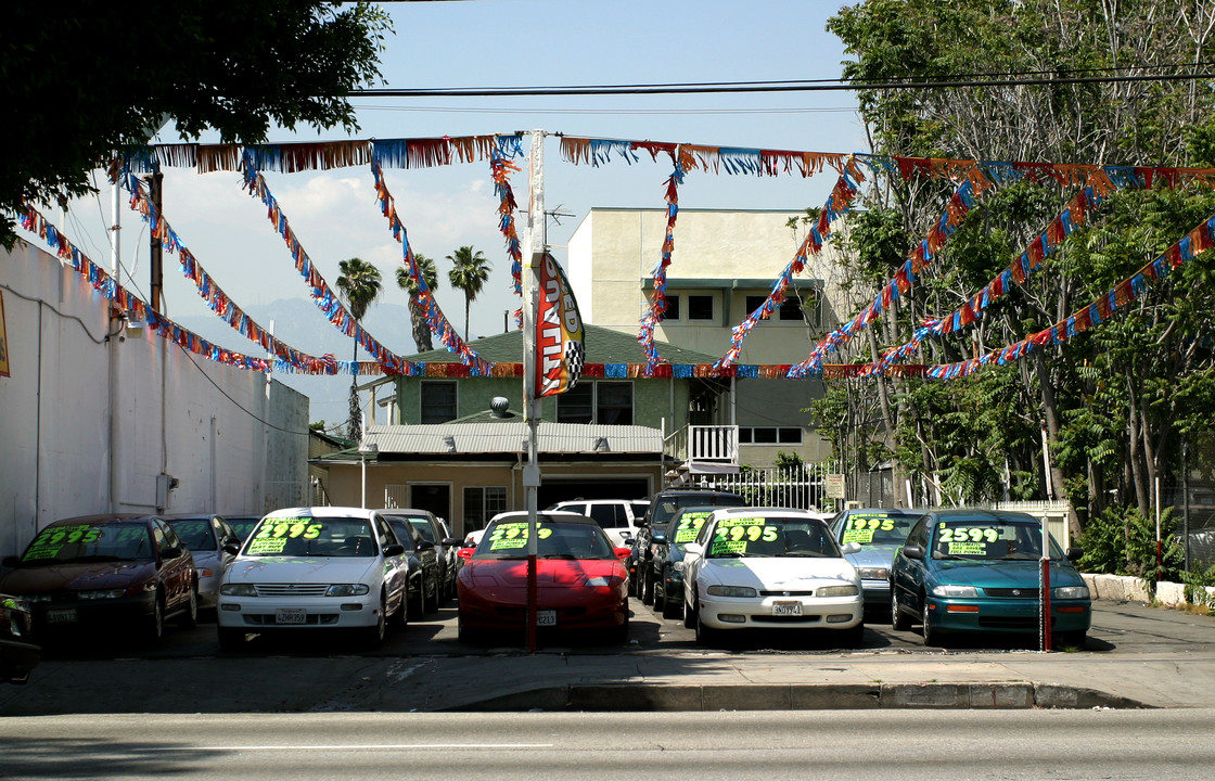 10425 Garvey Ave in El Monte, CA - Building Photo