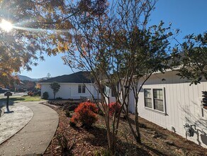 4977 Hoen Ave in Santa Rosa, CA - Building Photo - Building Photo