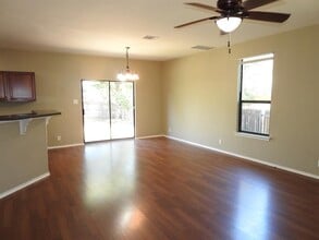 571 New Country Rd in Kyle, TX - Building Photo - Building Photo