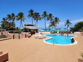 5225 Collins Ave, Unit 410 in Miami, FL - Building Photo