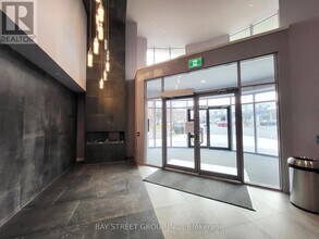 2433 Dufferin St in Toronto, ON - Building Photo - Building Photo