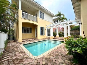 224 W Bay Cedar Cir in Jupiter, FL - Building Photo - Building Photo