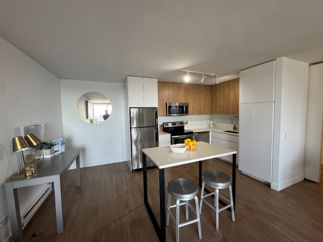property at 2619 N Clark St