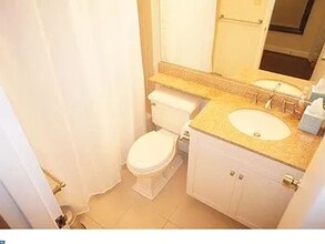 2429 Locust St in Philadelphia, PA - Building Photo - Building Photo